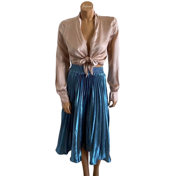 HD in Paris Blue Satin Pleated Skirt XS/S - Picture 4 of 9
